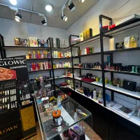 دکورکامل مغازه آرایشی