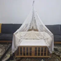 تخت و گهواره نوزاد چوبی کنار مادر مدل نارسیس|تخت و سرویس خواب|کرج, ساماندهی|دیوار