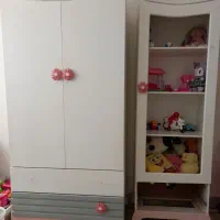 کمد لباس و کمد اسباب بازی و ۳ کشو کنار تخت کودک