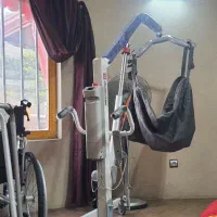 پرستار بیمار پوشکی زن شبانه روزی