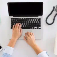 منشی خانم کلینیک زیبایی