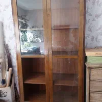 کتابخانه قدیمی چوبی، انتیک