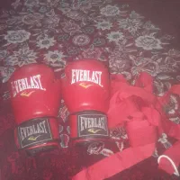 دست کش بوکس و کیسه بوکس و میت