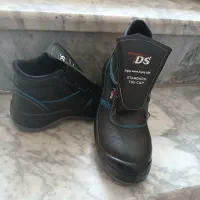 کفش ایمنی|کیف، کفش، کمربند|قدس, شهر‌قدس|دیوار