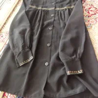 شومیز دخترانه مشکی تمیز مناسب ده سال۲۰۰هزارتومان