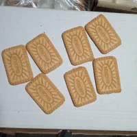 بیسکویت ساده کرم دار کنجدی و کلوچه خرمایی