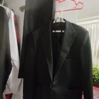 کت و شلوار وجلیقه و کراوات و پیراهن سفید