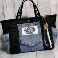 فروشنده غرفه کیف مترو (خانم)