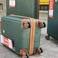 چمدان ۴ تیــکــه نشــکنـ بدنه دارای انعطاف4چــرخ