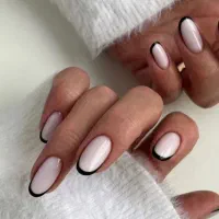 ناخن کار و مژه کار