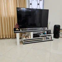 حراج میز تلویزیون های گلاس دو رنگ مشکی و سفید