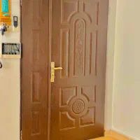 درب چوبی دو لنگه با قفل و دستگیره