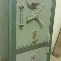 گاو صندوق ۳۰۰ کیلویی