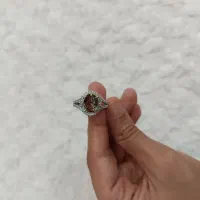 انگشتر نقره با نگین