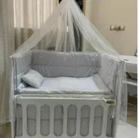 تخت کنار مادر
