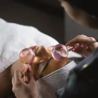 تخصصی ترین مرکز پوست ،درمان قطعی جوش و لک