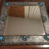 آینه قدیمی دور حکاکی شده