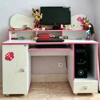 تخت خواب و میز تحریر و صندلی