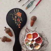 آینه دسته دار نقاشی شده چرم طبیعی و دستدوز