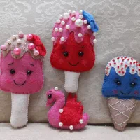 نمد دوزی عروسک و چشم و نظر و مگنت یخچال