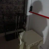 میز عسلی شیشه ای ۴عدد بعلاوه یک عدد میز عسلی چوبی