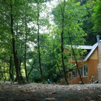 اجاره کلبه جنگلی با جکوزی لب رودخانه|اجارهٔ کوتاهمدت ویلا و باغ|اسالم, |دیوار