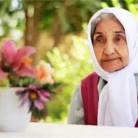 خانم پرستار سالمند