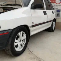 لاستیک کاپوت گلگیر در داشبورد پراید