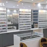 ویترین مغازه همراه با کلیه اجناس