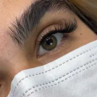 مژه کار با سابقه هستم