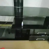 میز تلوزیون در حد نو بدون خط و خش بسیار شیک|میز تلویزیون|شیراز, شهرک گلستان|دیوار