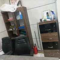 کمد دیواری و کشوئی و صندلی چرخ دار