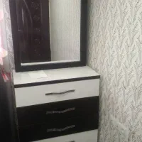 تخت دو نفره به همراه پاتختی و میز ارایش