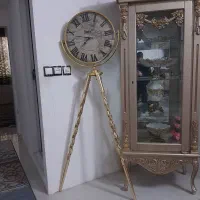 ساعت پایه دار