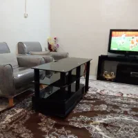 میز تلویزیون شیشه‌ای