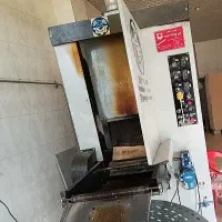 خمیرگیر باحقوق توافقی / خانم فروشنده نان