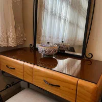 دراور چوب و فرفوژه دارای ۲کشو و صندلی چرمی و آینه|جاکفشی، کمد، دراور|اصفهان, باغ دریاچه|دیوار