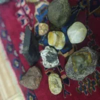 تعدادی سنگ|جواهرات|قم, باجک دو|دیوار
