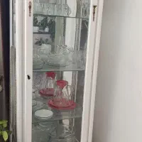 میز و یک ویترین|میز تحریر و کامپیوتر|فولادشهر, سایت صنعتی کاوه|دیوار