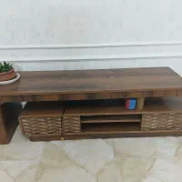 میز چوبی زیر تلویزیون دوتیکه رنگ قهوه ای طبق عکس