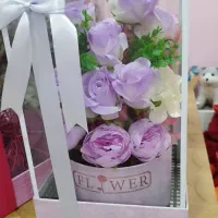 باکس شیشه ای بنفش خوش رنگ.