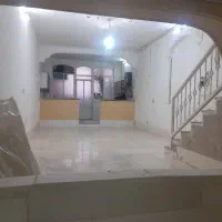 زیر زمین گلخانه نزدیک خیابان اصلی