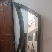 اینه دیواری ایستاده چراغ دار