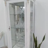 میز جلو مبلی ب همراه عسلی ویک عدد بوفه در حد نو