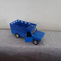 تعدادی اسباب بازی نو|اسباببازی|پرند, فاز ۵|دیوار