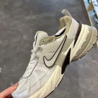 V2k کتونی درجه ۱ ویتنام|کیف، کفش، کمربند|بستک, |دیوار