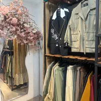 واگذاری فوری  فروشگاه پوشاک با تمام امکانات|اجارهٔ مغازه و غرفه|تبریز, |دیوار