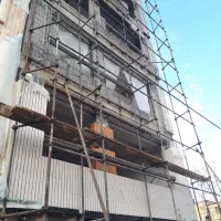 کارگر ساختمانی کاشیکاری