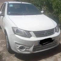 آماده همکاری (راننده با ماشین)