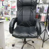 صندلی چرخدار چرمی